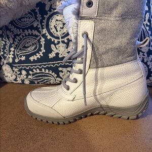 UGG Women's White and Gray Winter Boots